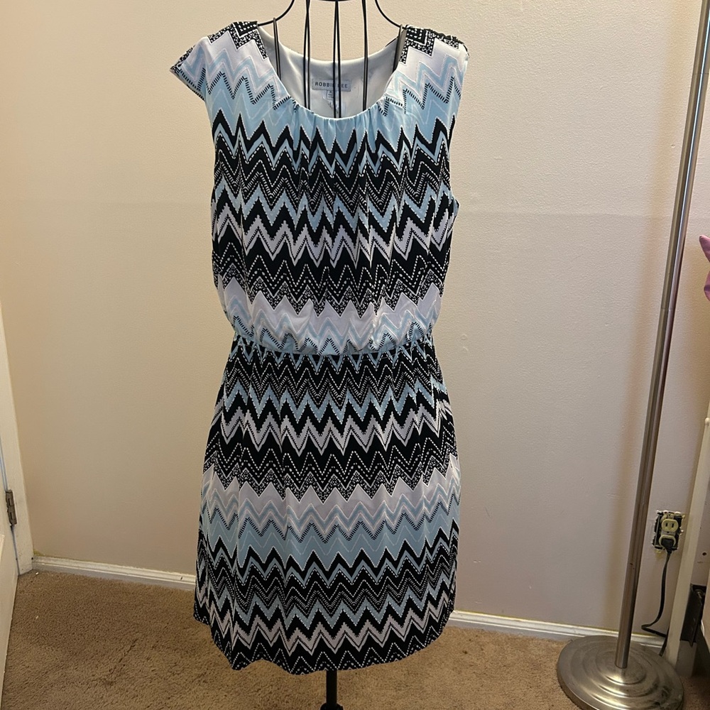 Robbie Bee Zigzag Mini Dress in Blue and Black